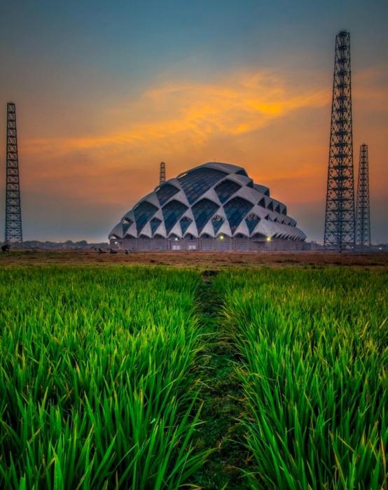 Wisata Religi Masjid Raya Al Jabar